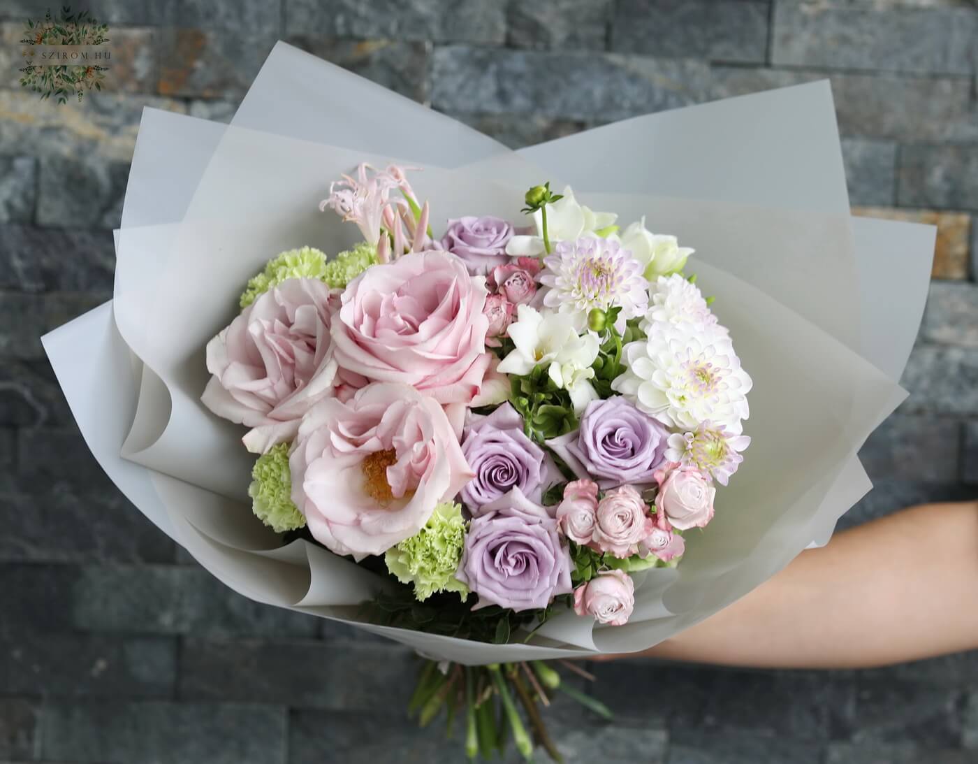 flower delivery Budapest - Pastel purple round bouquet (21 stems)