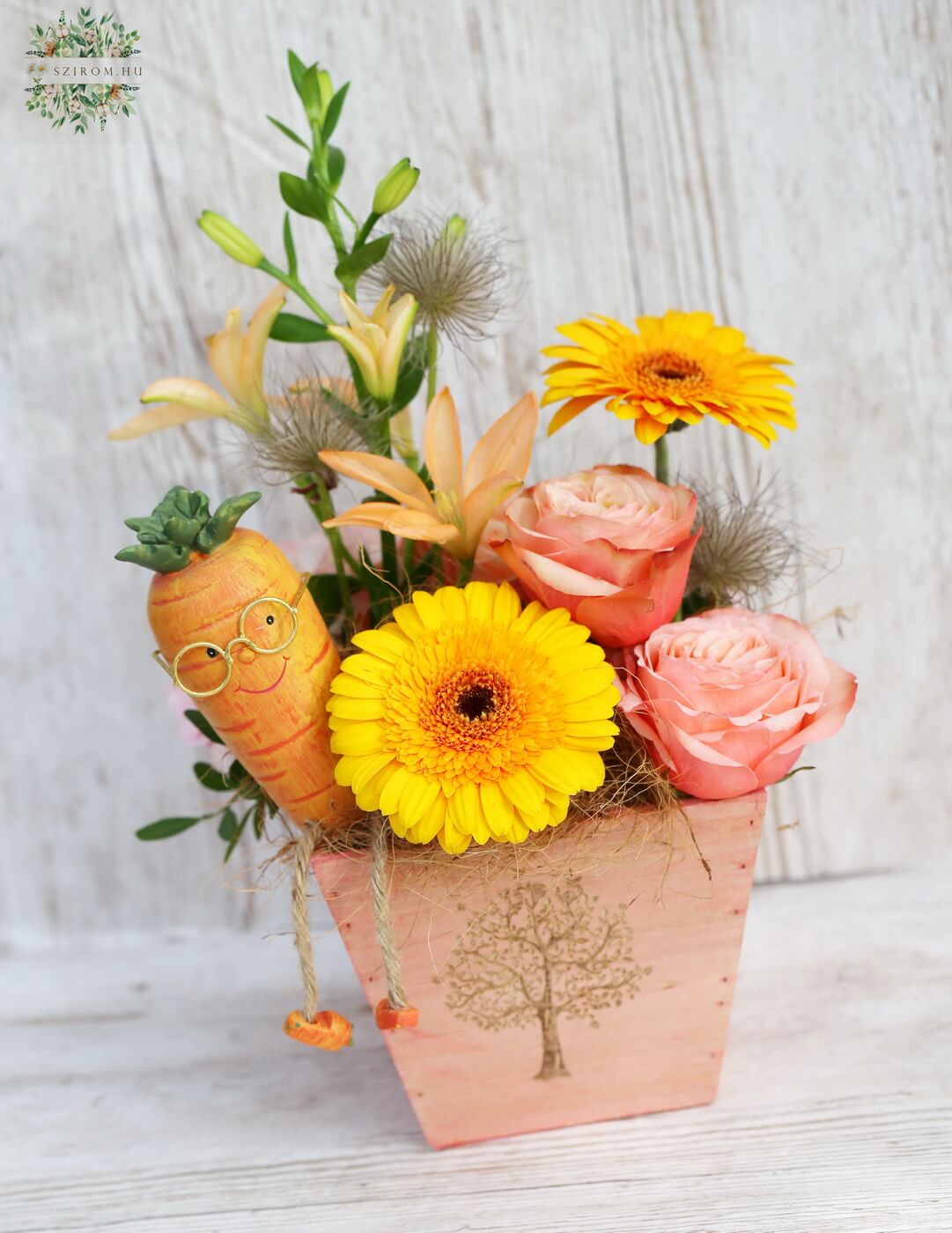 flower delivery Budapest - Summer wooden box with the colors of the carrot