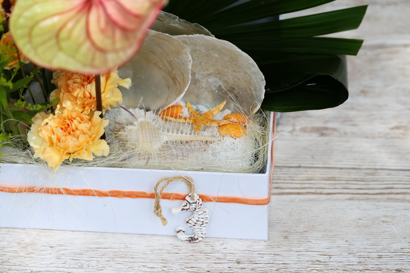 flower delivery Budapest - Summer tropical sandy beach flower box with flamingo flower, comb shell