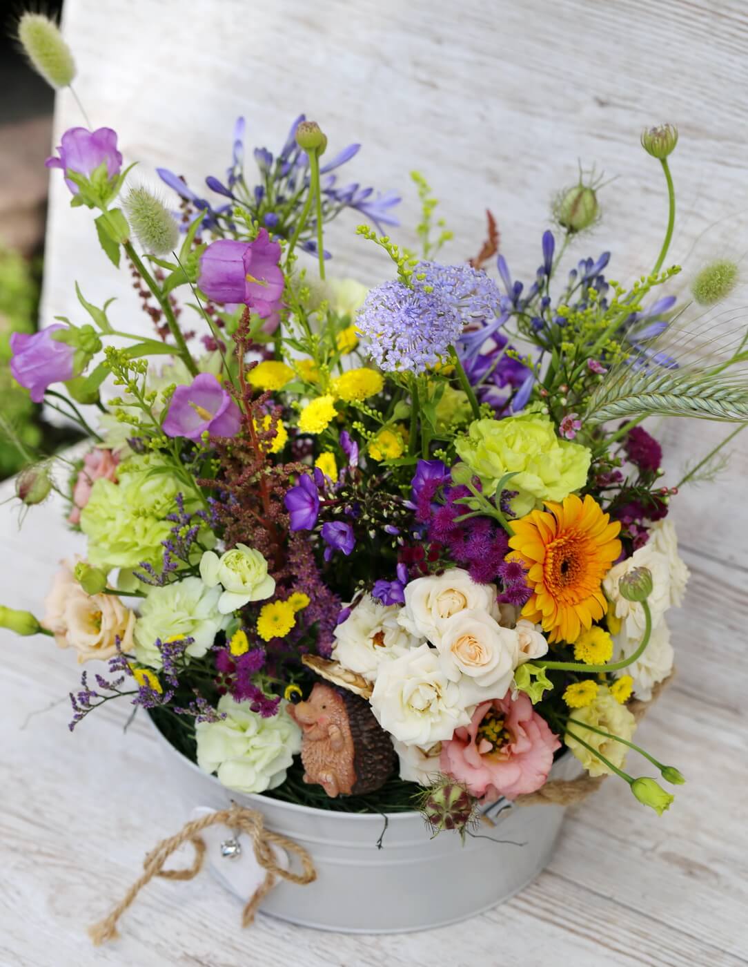 flower delivery Budapest - Big zinc bowl with summer meadow style flowers, hedgehog figure (29 stems)