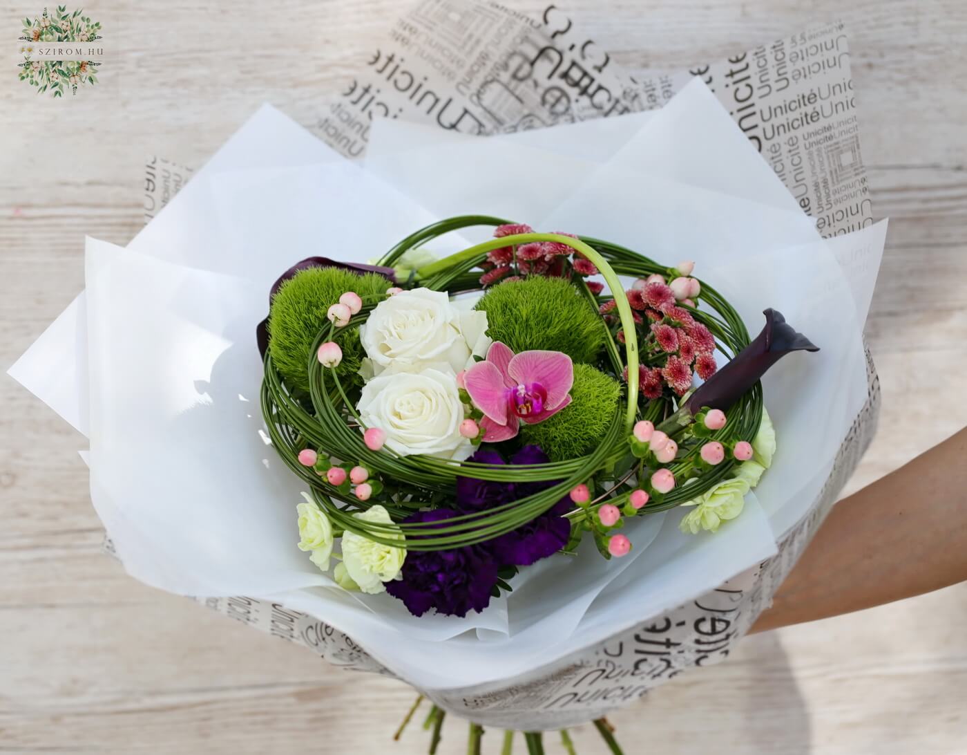 flower delivery Budapest - Modern bouquet with flexigrass base