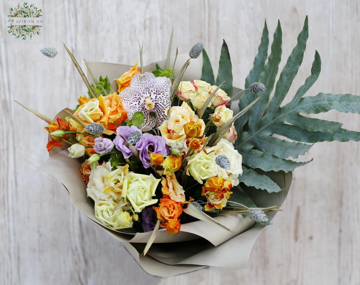 Blumenlieferung nach Budapest - Pastell orange - lila Strauß mit Lisianthus, Vanda-Orchidee (9 buschige Stiele)