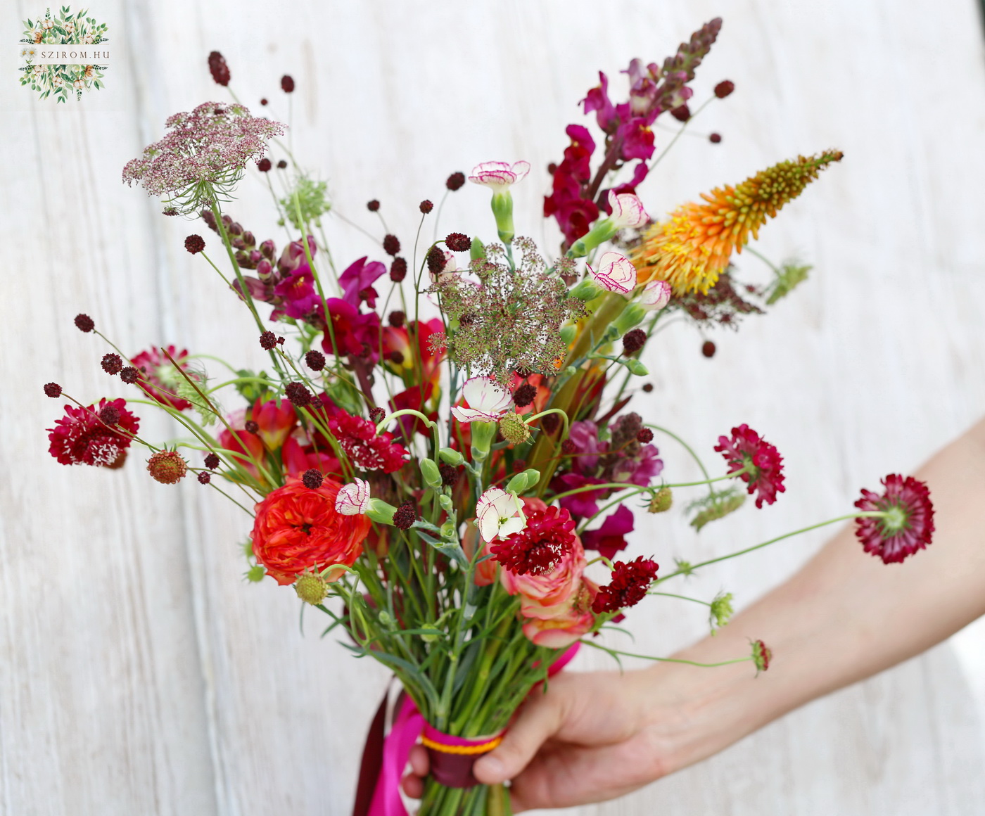 Blumenlieferung nach Budapest - Brautstrauß aus Wiesenblumen