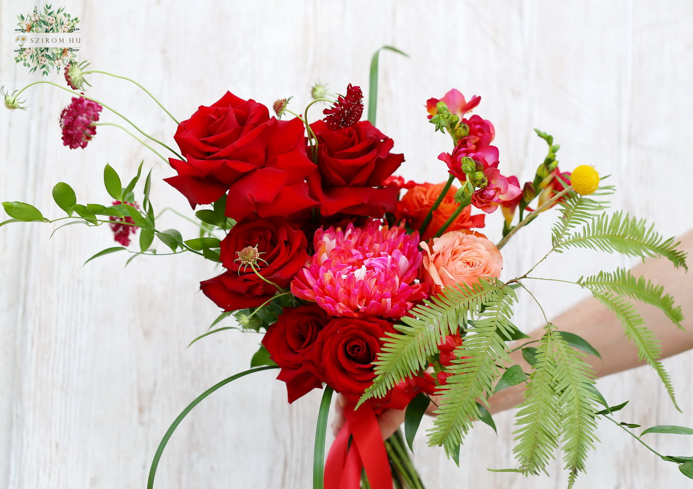 flower delivery Budapest - Airy red rose bridal bouquet with red roses 