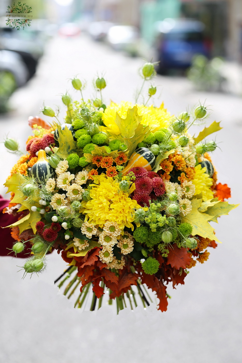 flower delivery Budapest - Giant autumn bouquet with color oak leafs, santinis, mini pumpkins