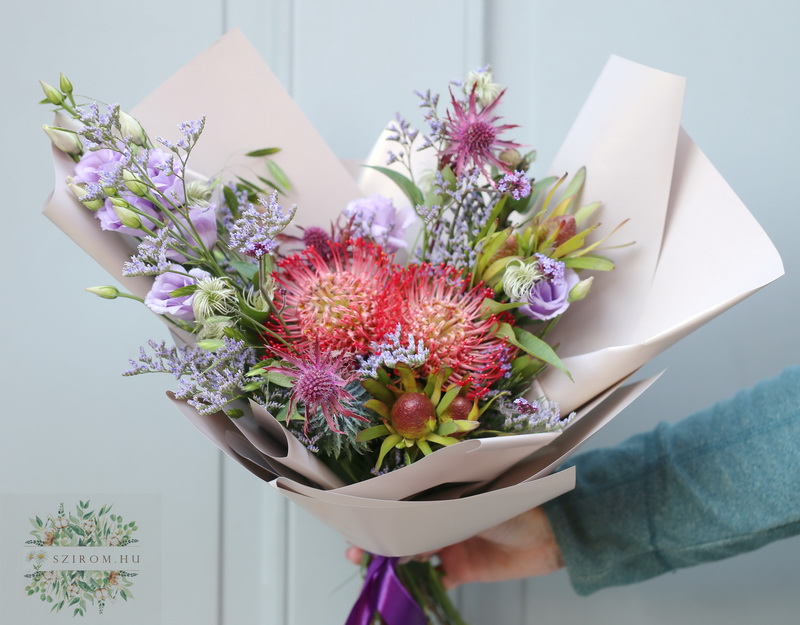 Blumenlieferung nach Budapest - kleiner Herbststrauss mit Protea