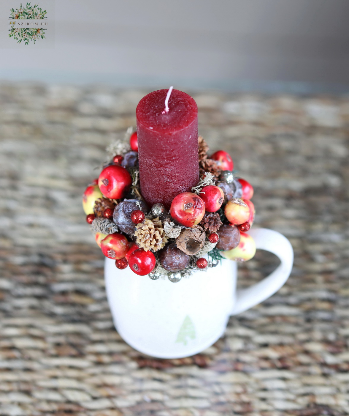 flower delivery Budapest - Christmas candle arrangement in cup