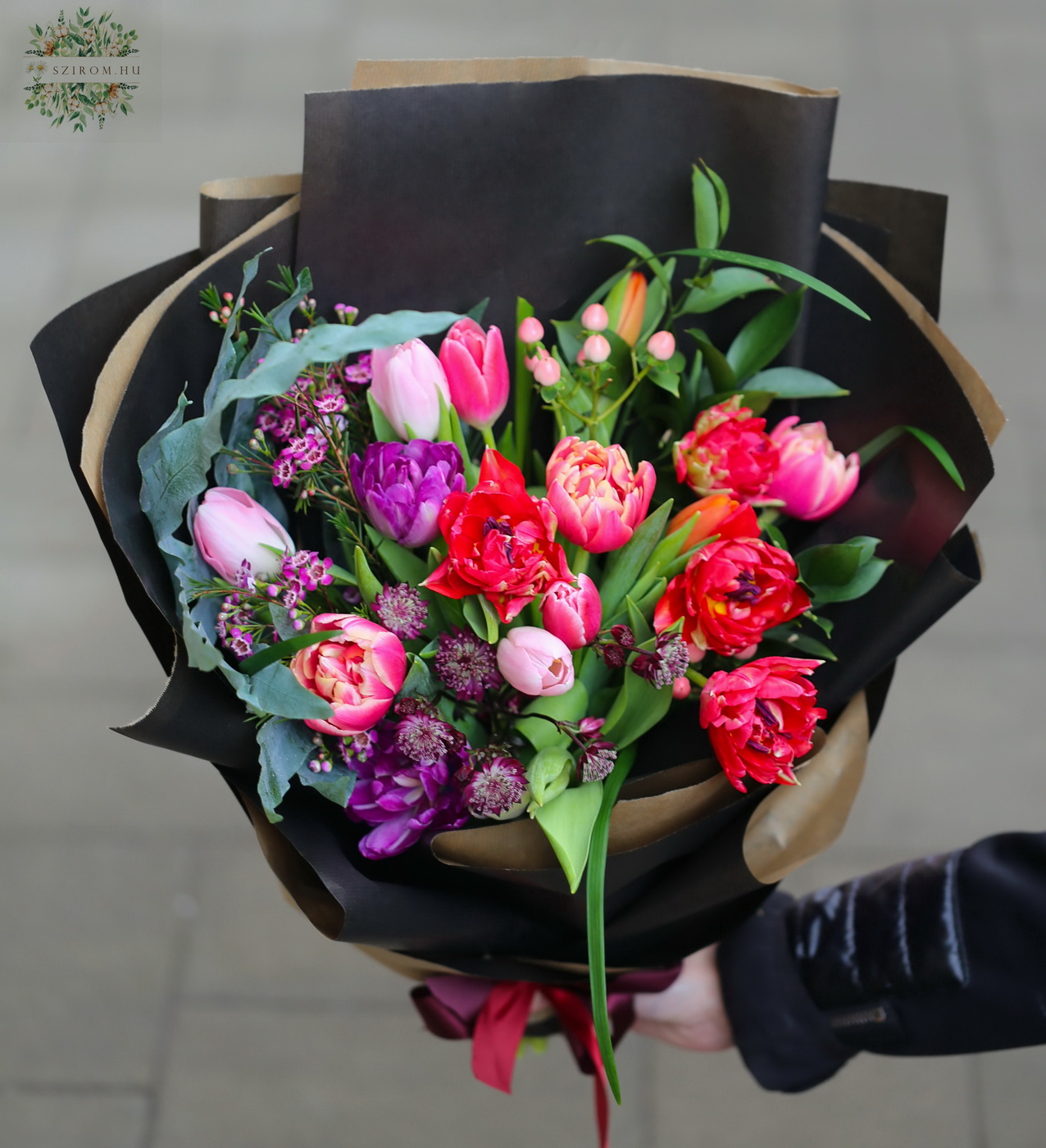 flower delivery Budapest - Colorful tulips in hot colors, with small flowers (19 stems)