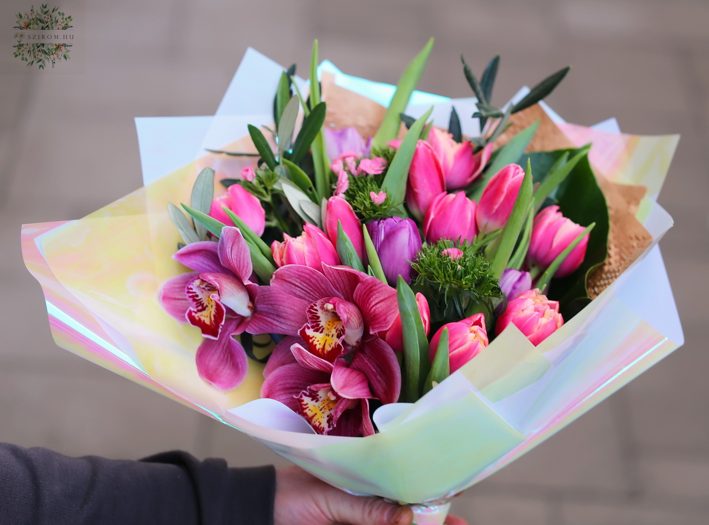 flower delivery Budapest - Tulips with orchids and small flowers  (21 stems)