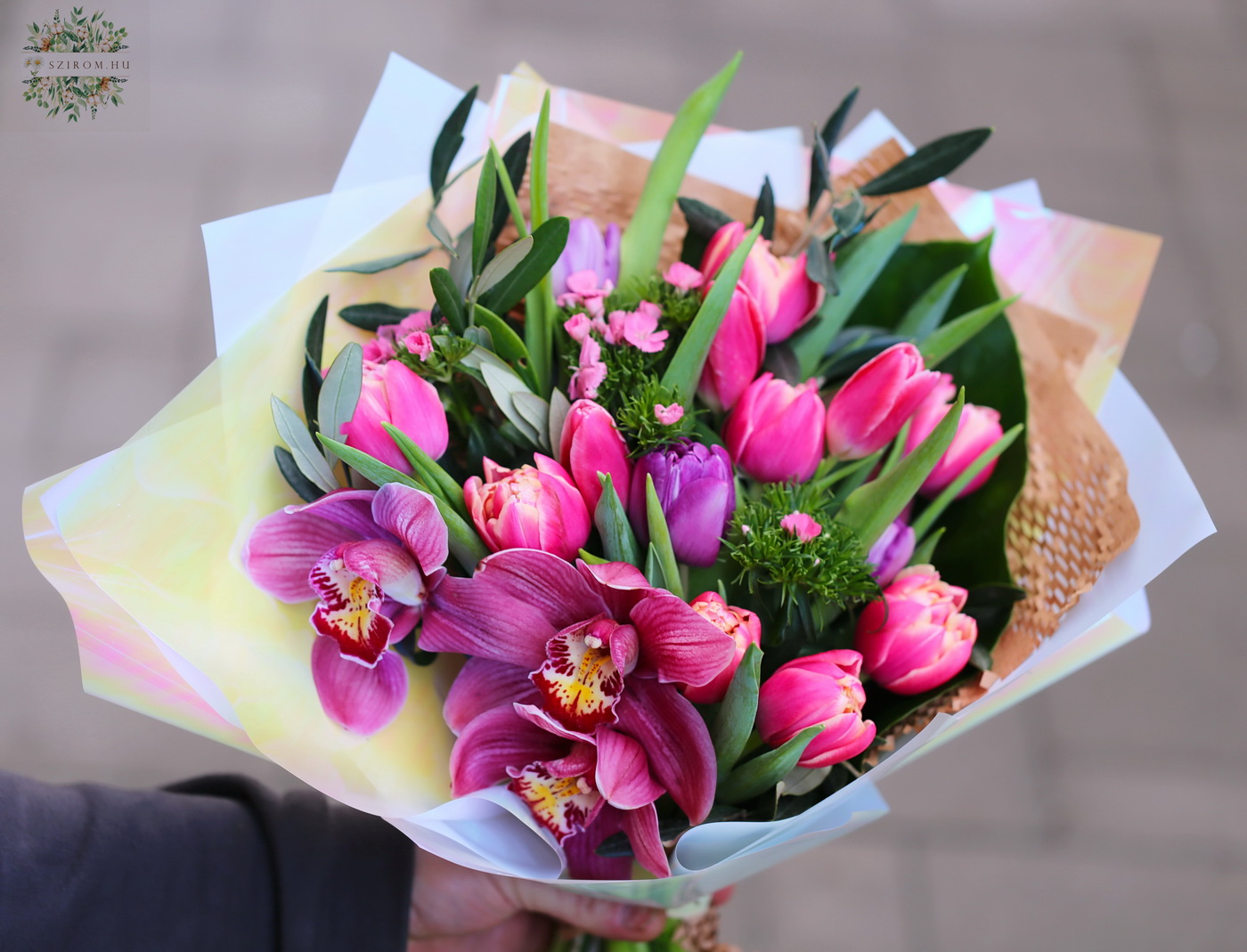 Blumenlieferung nach Budapest - Tulpen mit Orchideen und kleine Blumen (21 stiele)