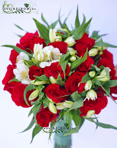 flower delivery Budapest - red roses with alstromeries (30 stems)