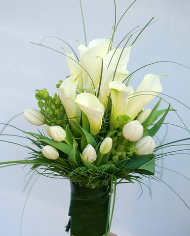 flower delivery Budapest - calla and tulips (25 stems)