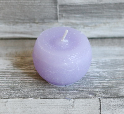 flower delivery Budapest - small purple sphere candle (4,5x6cm)