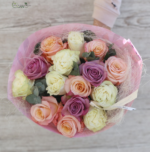 flower delivery Budapest - pastell pink, purple, white roses with sisal (15 stems)