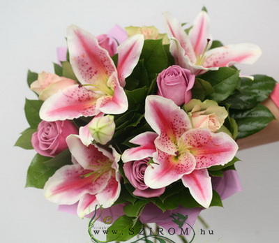 flower delivery Budapest - pink lilies and roses (13 stems)