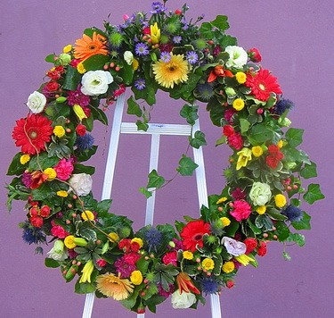 flower delivery Budapest - mixed flower wreath with 70 flowers (80cm)