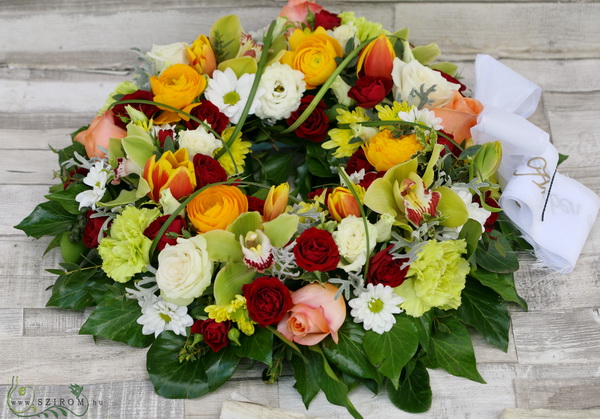 flower delivery Budapest - small wreath with 30 flowers (37cm)