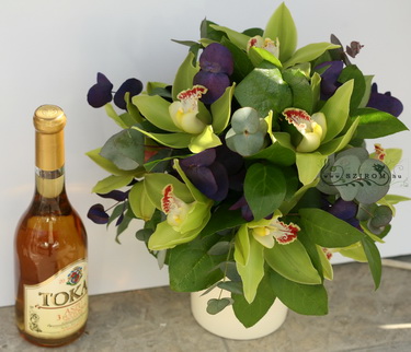 flower delivery Budapest - green orchid centerpiece with tokaji aszu