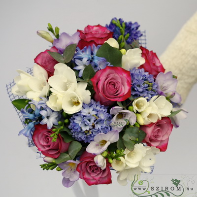 flower delivery Budapest - scented purple flowers (hyacinth, rose, freesia 22stems)