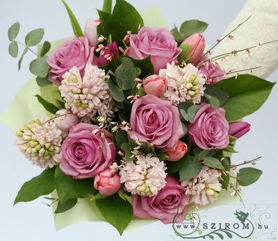 flower delivery Budapest - hyacinthus, tulips, roses (20 stems)