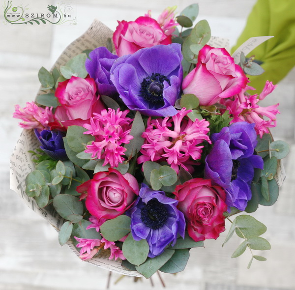 flower delivery Budapest - hyacinth, anemone, rose (15 stems)