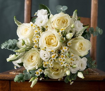 flower delivery Budapest - rose bouquet with meadow flowers (25 stems)