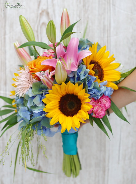 flower delivery Budapest - rainbow bouquet (14 stems)