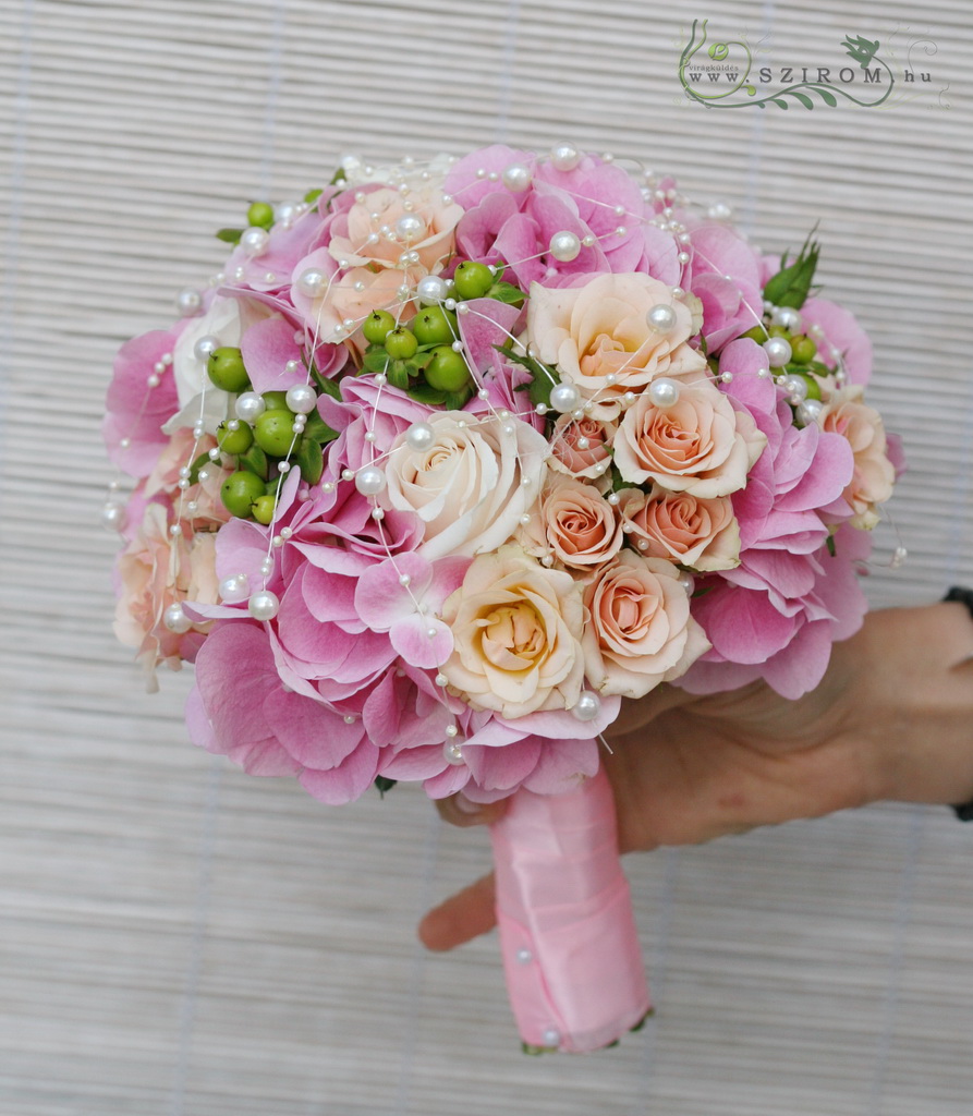 bridal bouquet (rose, spray rose, hydrangea, hypericum)