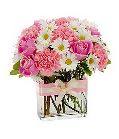 flower delivery Budapest - pink cube (carnations, roses, daisies, 14 stems)