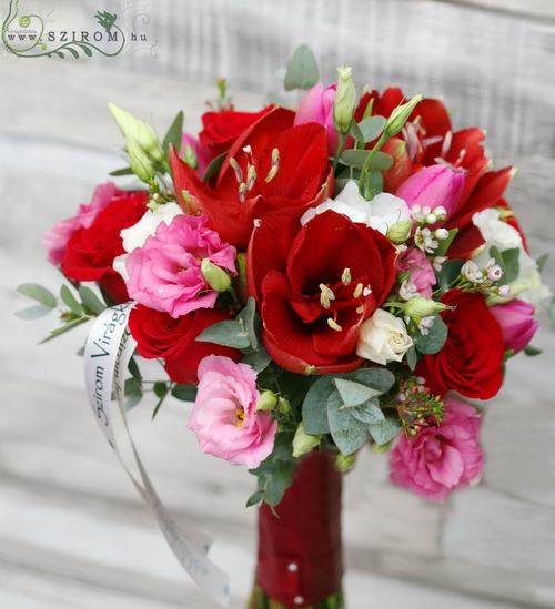 flower delivery Budapest - romantic bouquet with amaryllis (19 stems)