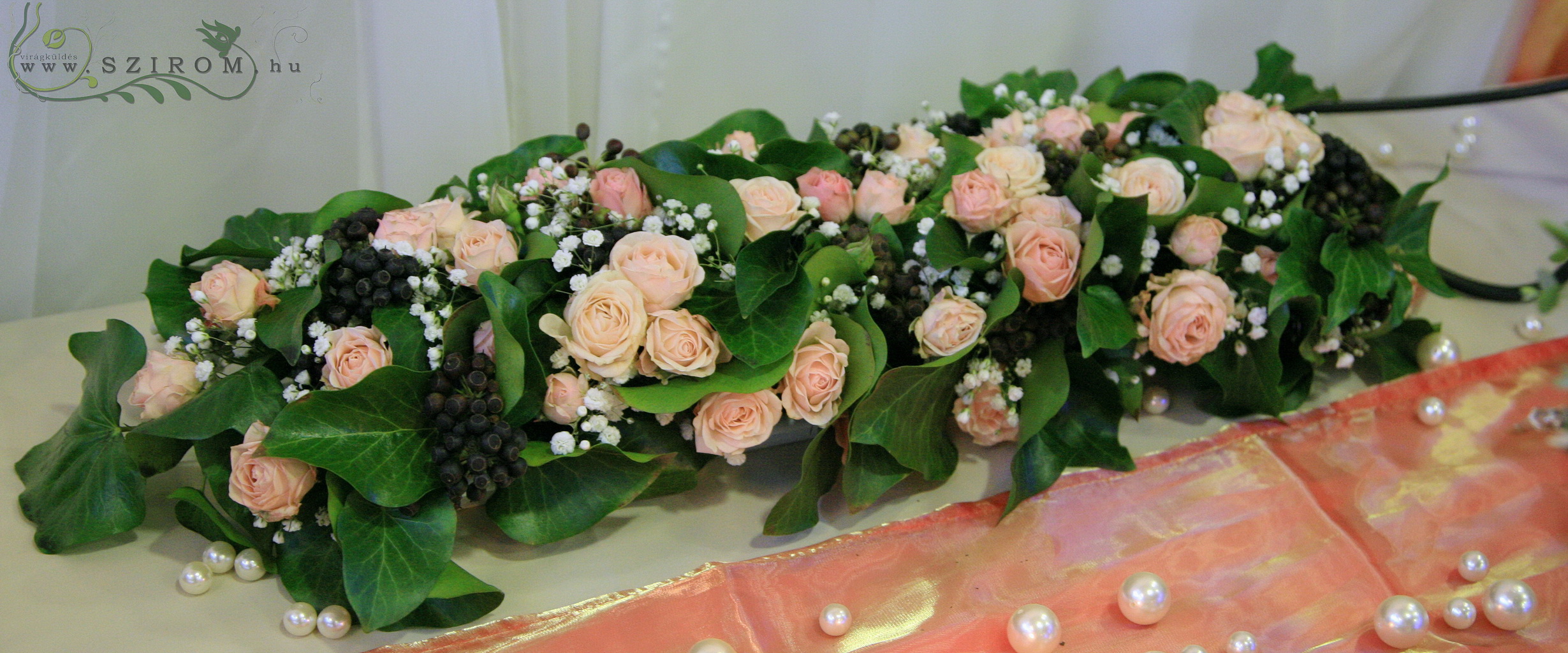 Főasztaldísz (bokros rózsa , barack), esküvő