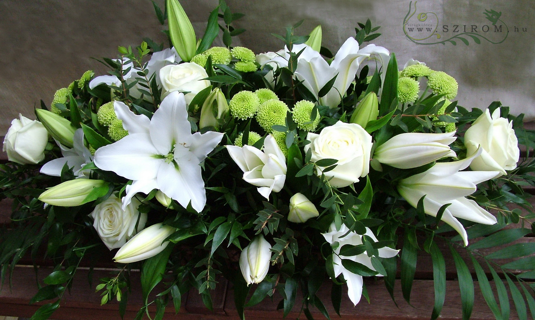 Főasztaldísz (liliom, krizi, rózsa, fehér, zöld ), esküvő