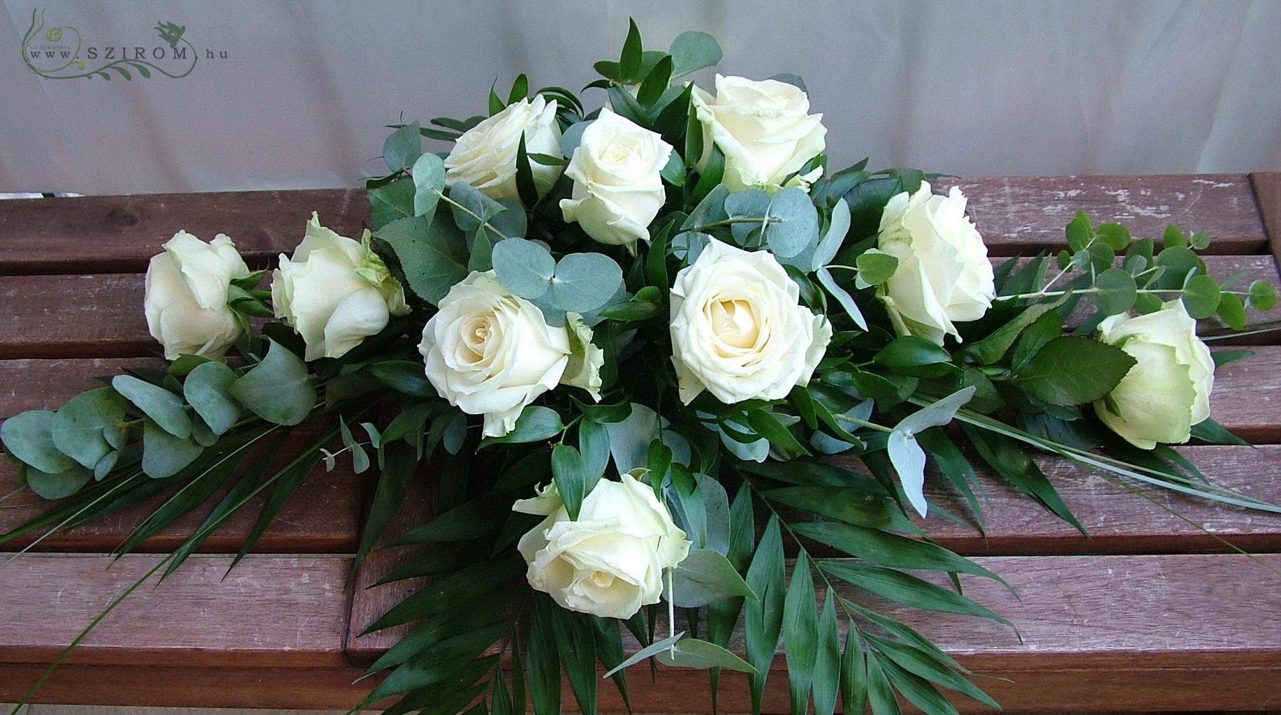 Főasztaldísz  (fehér rózsa ), esküvő