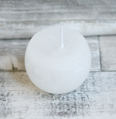 flower delivery Budapest - small white sphere candle (6x4,5cm)