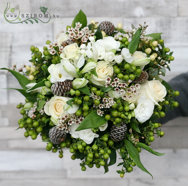 flower delivery Budapest - winter forest dream bouquet with white roses (22 stems + 10 hypericum)