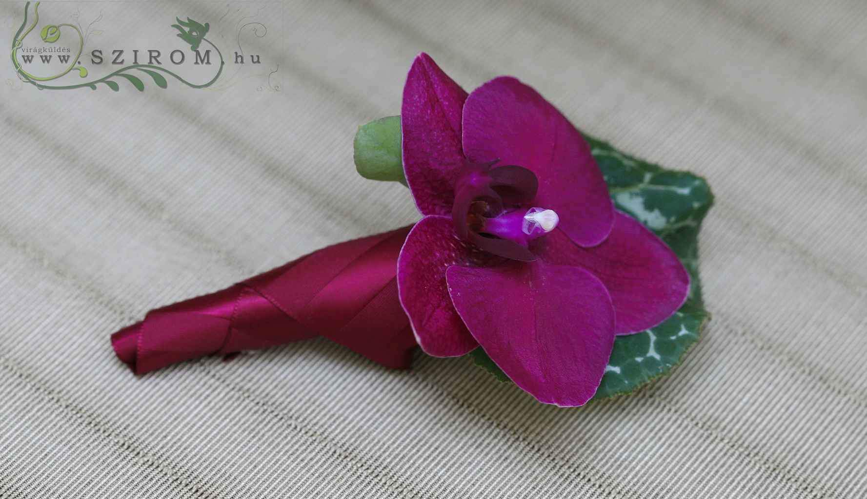 Vőlegény kitűző orchideából (rózsaszín)