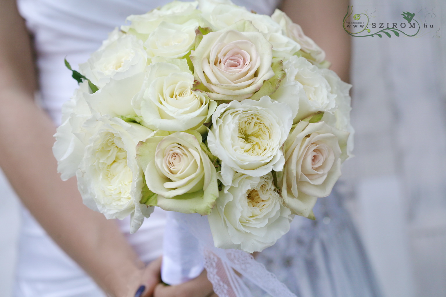 Menyasszonyi csokor David Austin rózsával (fehér)