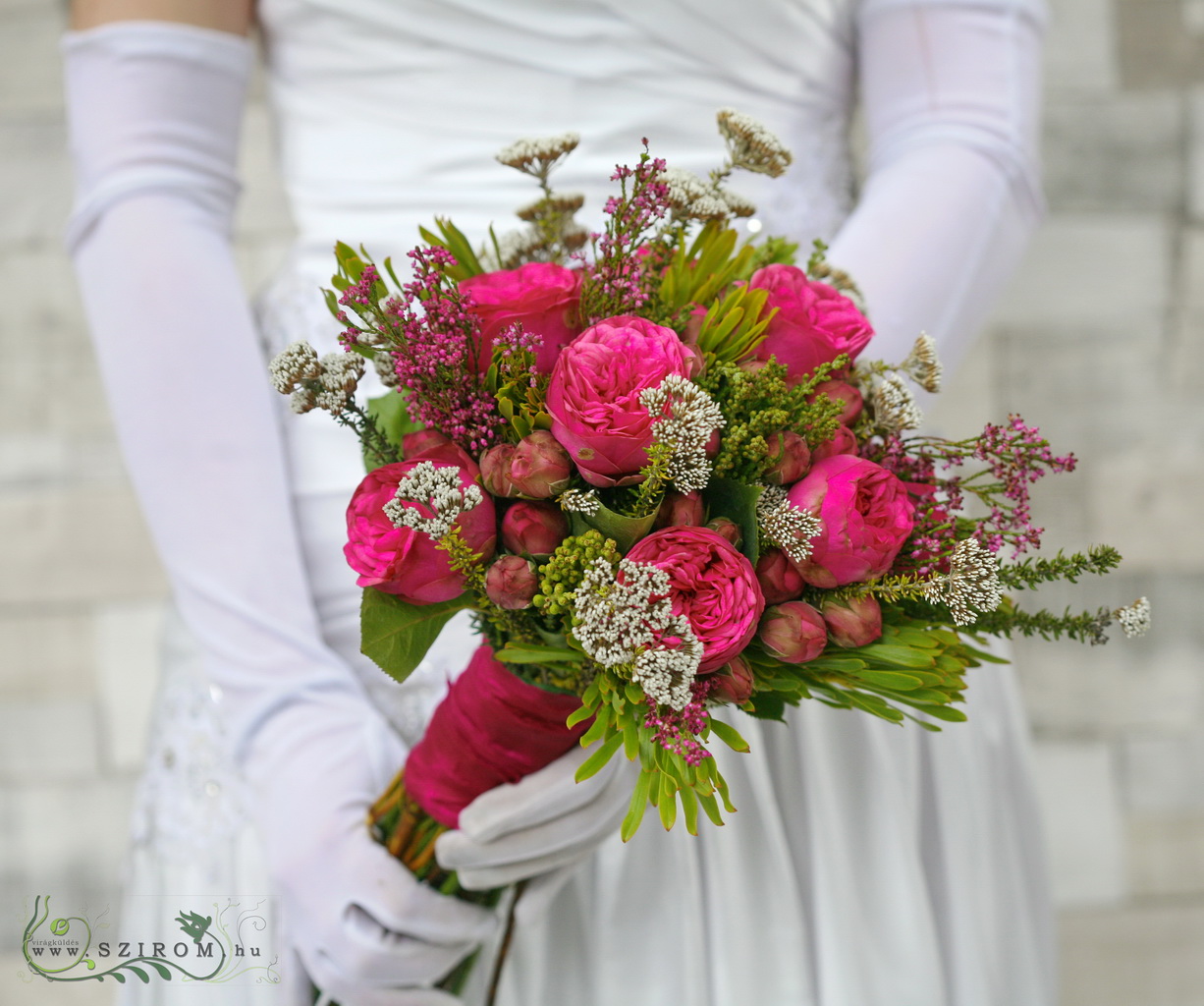 Menyasszonyi csokor angol rózsa trópusi kiegészítőkkel  (Rózsaszín)