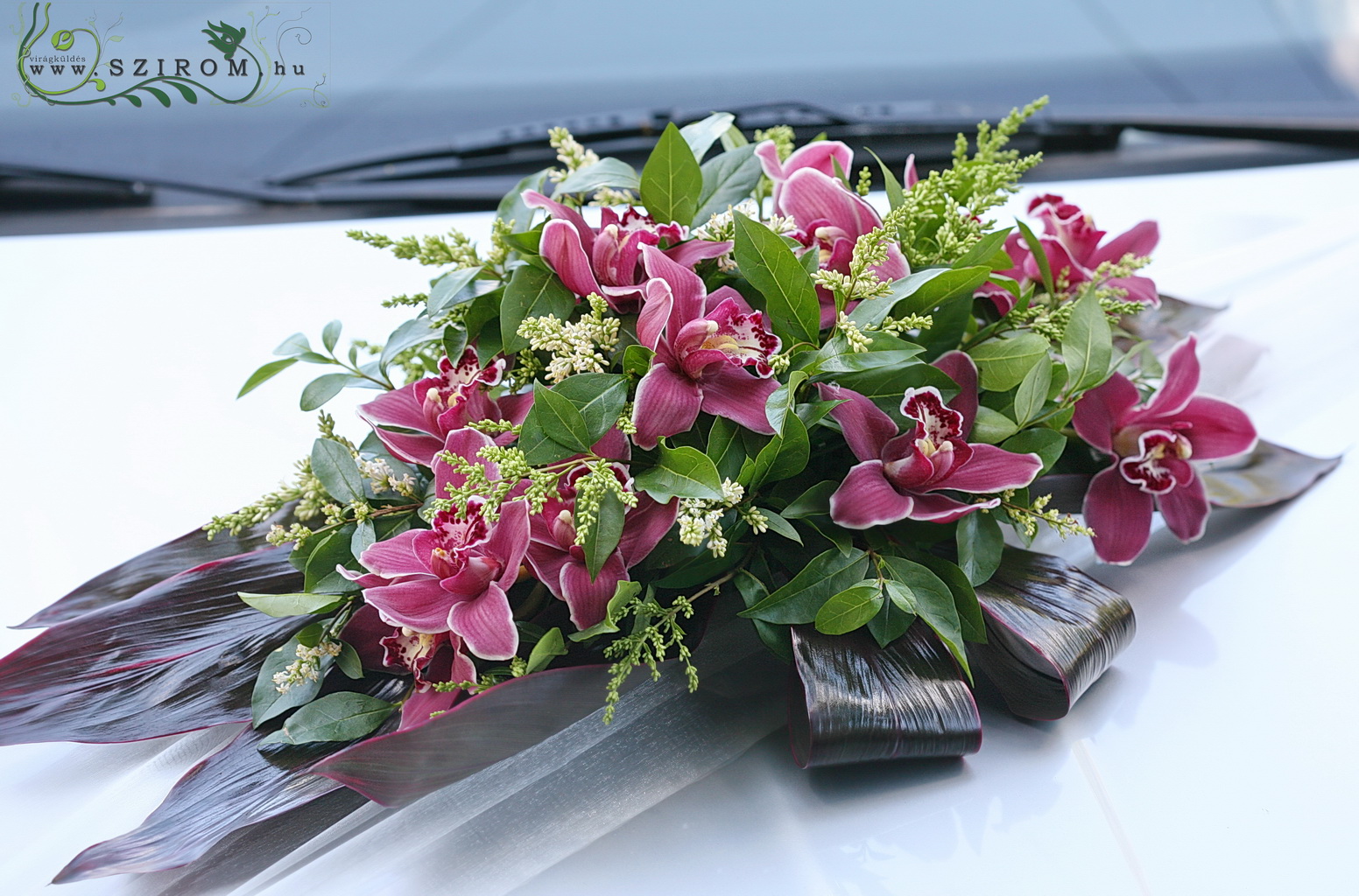 Blumenlieferung nach Budapest - Autodekoration mit Blumen