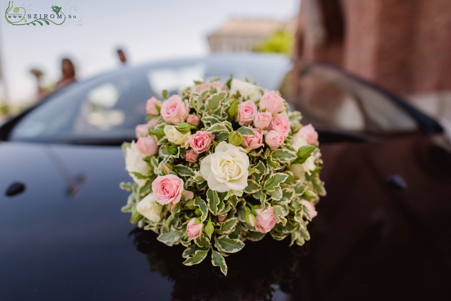 Blumenlieferung nach Budapest - Autodekoration mit Blumen