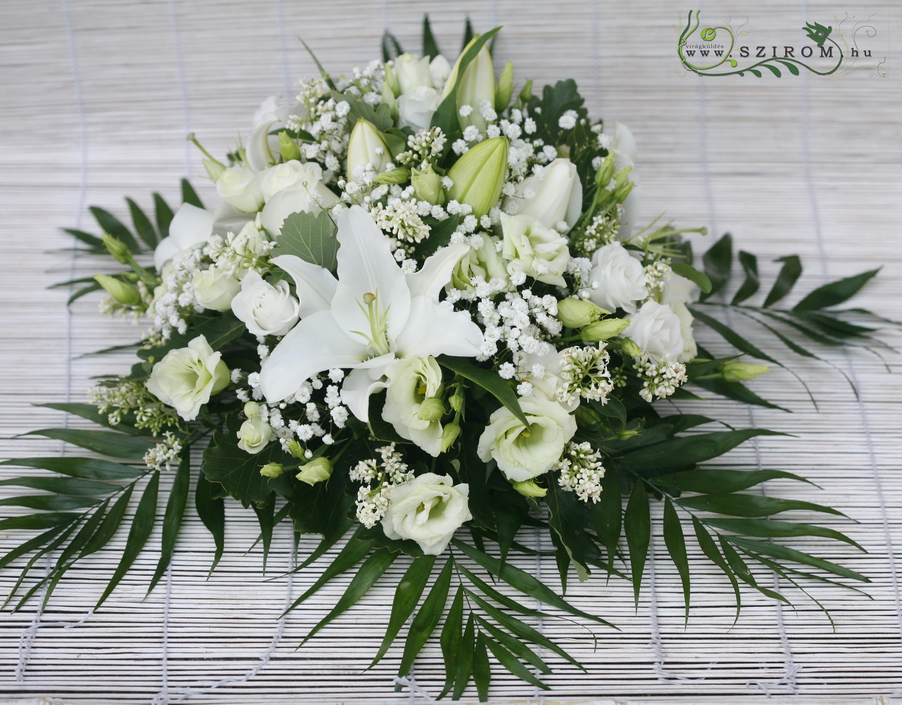 flower delivery Budapest - round car flower arrangement with lilies, lizianthus and baby's breathe (white)