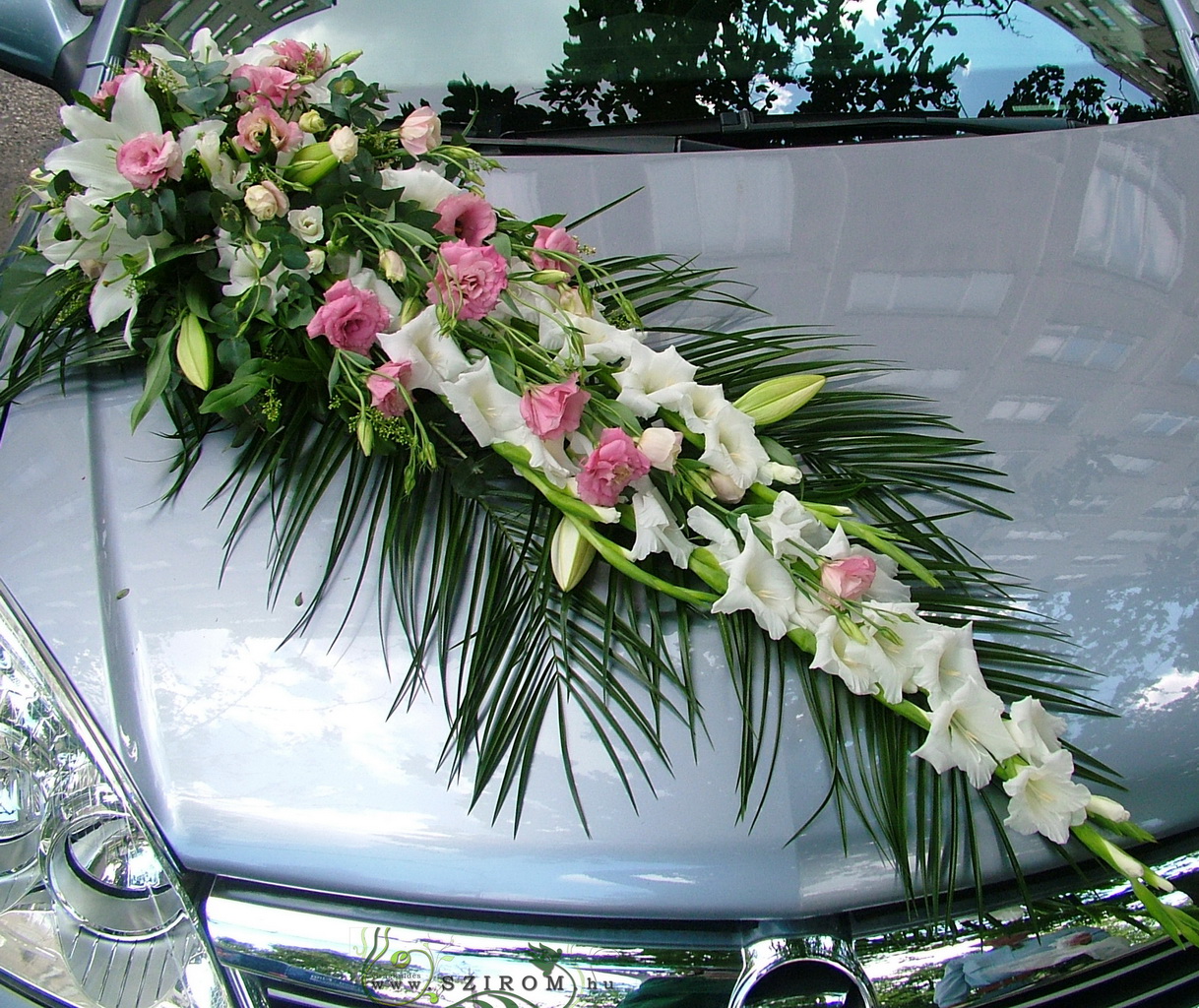 Blumenlieferung nach Budapest - Autodekoration mit Blumen