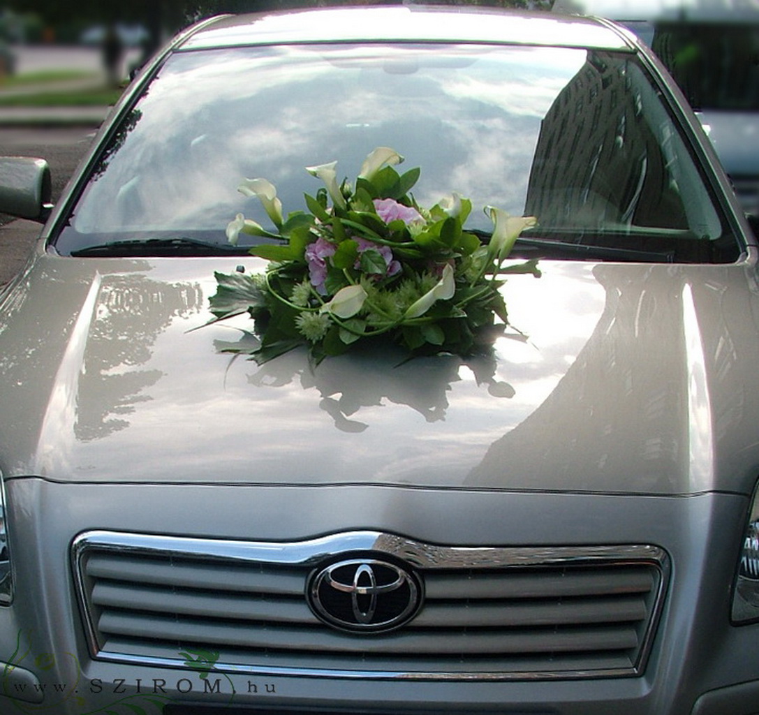 flower delivery Budapest - round car flower arrangement with hydrangeas and callas (pink, white, green, chrysanthemum)