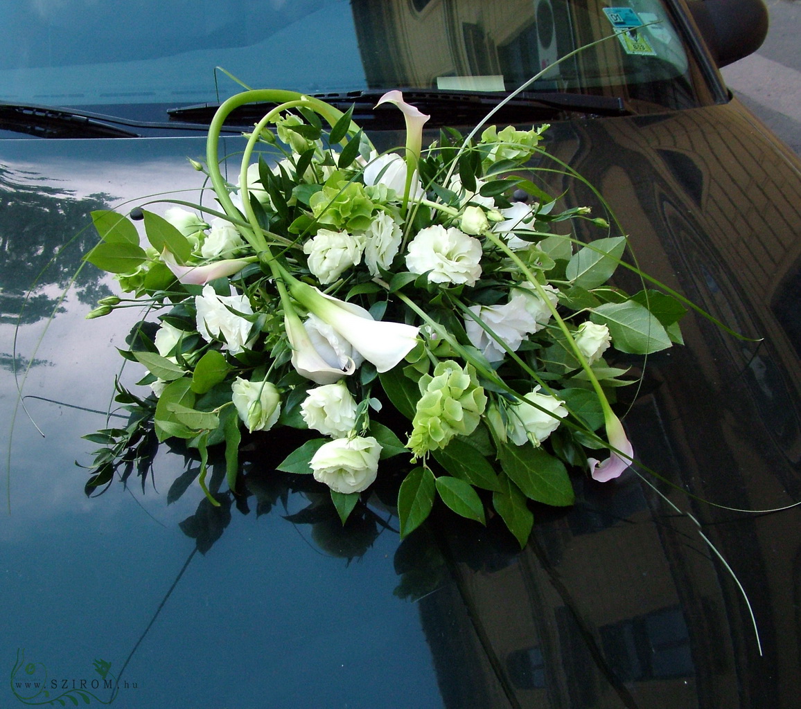 flower delivery Budapest - round car flower arrangement with lisianthus (white, green, cala)