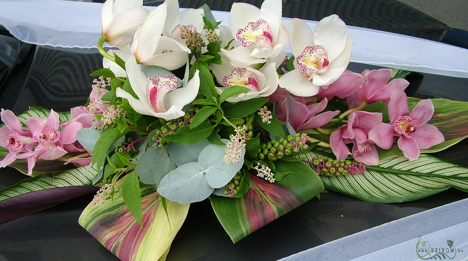 flower delivery Budapest - oval car flower arrangement with orchids (orchydea, white, pink)