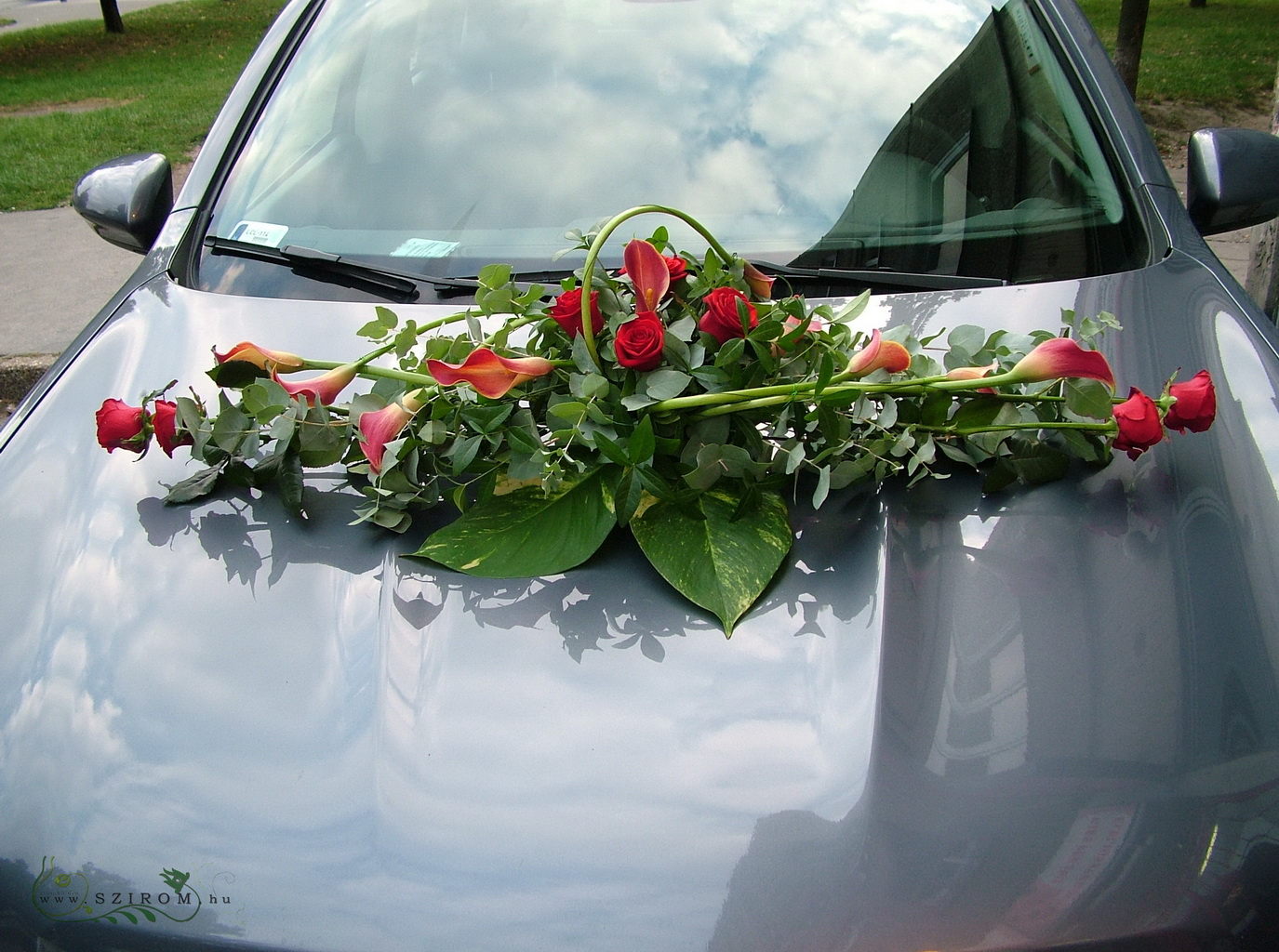 Blumenlieferung nach Budapest - Autodekoration mit Blumen