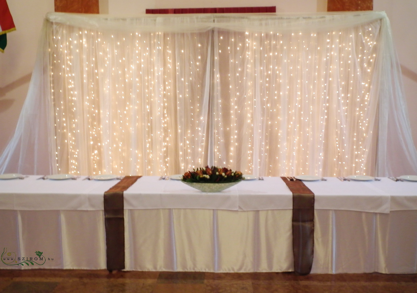 fényfüggönyös háttér 4,4 méter , esküvő