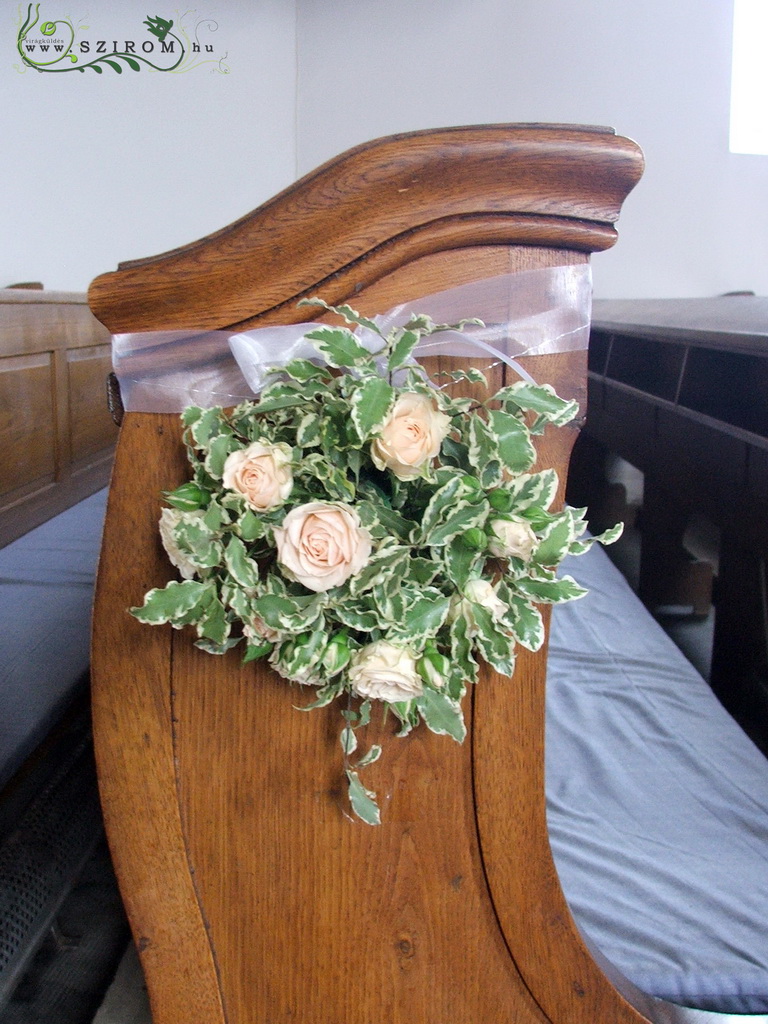 templom díszítés (barack, rózsa), esküvő