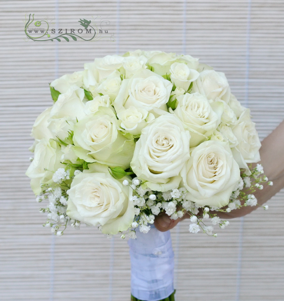 Menyasszonyi csokor rózsából, bokros rózsából, rezgővel (fehér)