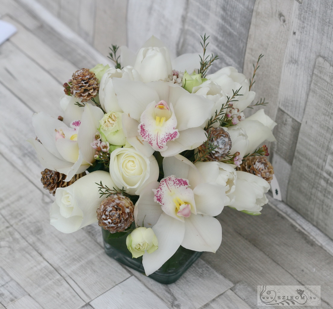 Asztaldísz orchideával, téli (fehér, rózsa, orchidea, tulipán), esküvő
